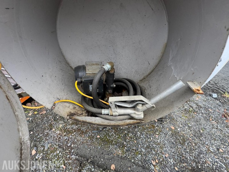 معدات البناء Dieseltank 2600 liter med pumpe: صور 13