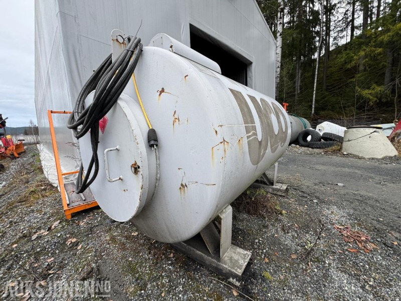 معدات البناء Dieseltank 2600 liter med pumpe: صور 6