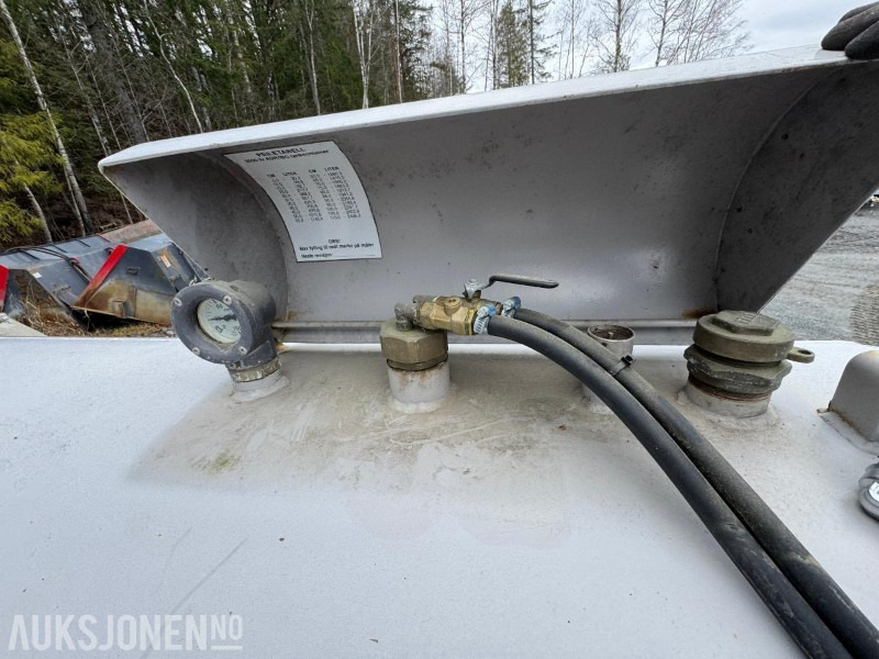 معدات البناء Dieseltank 2600 liter med pumpe: صور 10
