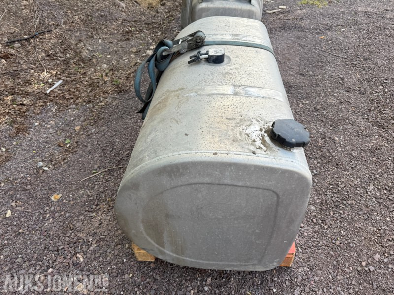 Dieseltank fra Volvo 750 - شاحنة: صور 3 Dieseltank fra Volvo 750 - شاحنة: صور 3