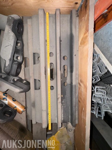 Diverse deler til Volvo EC460 gravemaskin og skuffe deler - ملحقات - آلات البناء: صور 2 Diverse deler til Volvo EC460 gravemaskin og skuffe deler - ملحقات - آلات البناء: صور 2