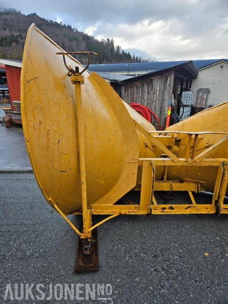 Eldre Spissplog / Snøplog - الآلات والماكينات الزراعية: صور 5 Eldre Spissplog / Snøplog - الآلات والماكينات الزراعية: صور 5