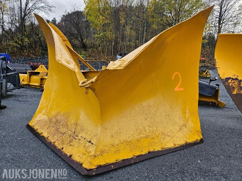 Eldre Spissplog / Snøplog - الآلات والماكينات الزراعية: صور 1 Eldre Spissplog / Snøplog - الآلات والماكينات الزراعية: صور 1