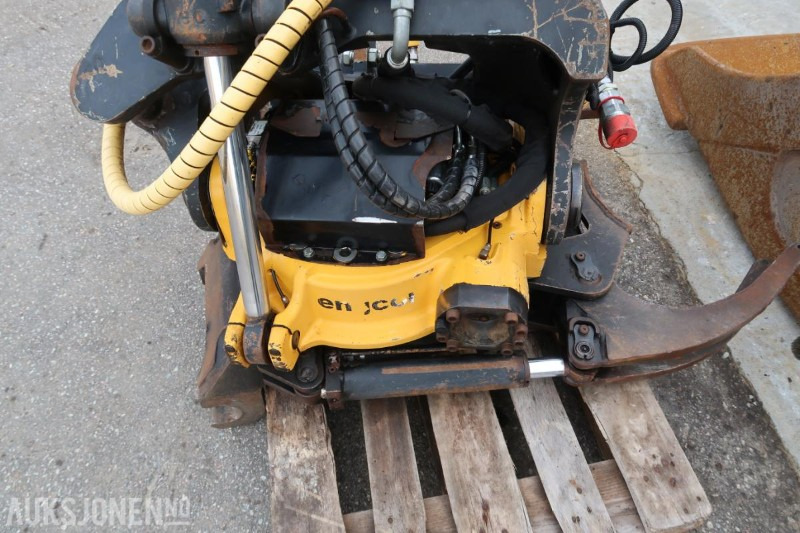Engcon Tiltrotator med B20 feste - 2 slanger - låsekassett / klype - ملحقات - آلات البناء: صور 2 Engcon Tiltrotator med B20 feste - 2 slanger - låsekassett / klype - ملحقات - آلات البناء: صور 2