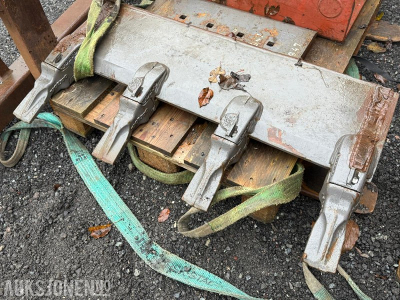 Front til graveskuffe med utskiftbare tenner - ملحقات - آلات البناء: صور 2 Front til graveskuffe med utskiftbare tenner - ملحقات - آلات البناء: صور 2