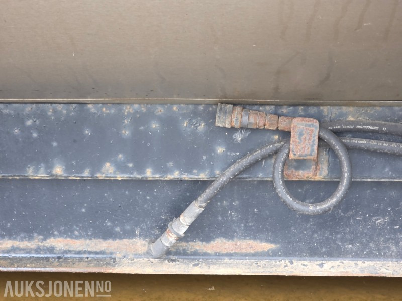 GMM Asfaltbalje med hydraulisk giljotin, manuell kapell og krok - شاحنة: صور 5 GMM Asfaltbalje med hydraulisk giljotin, manuell kapell og krok - شاحنة: صور 5