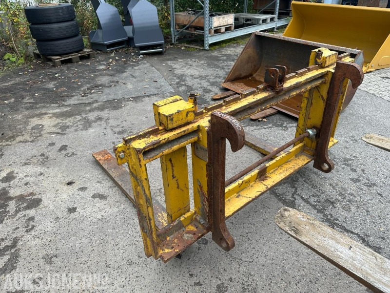 Gjerstad, Volvo Store BM Pallegaffel, Passer L-50 til L-120 - معدات البناء: صور 2 Gjerstad, Volvo Store BM Pallegaffel, Passer L-50 til L-120 - معدات البناء: صور 2