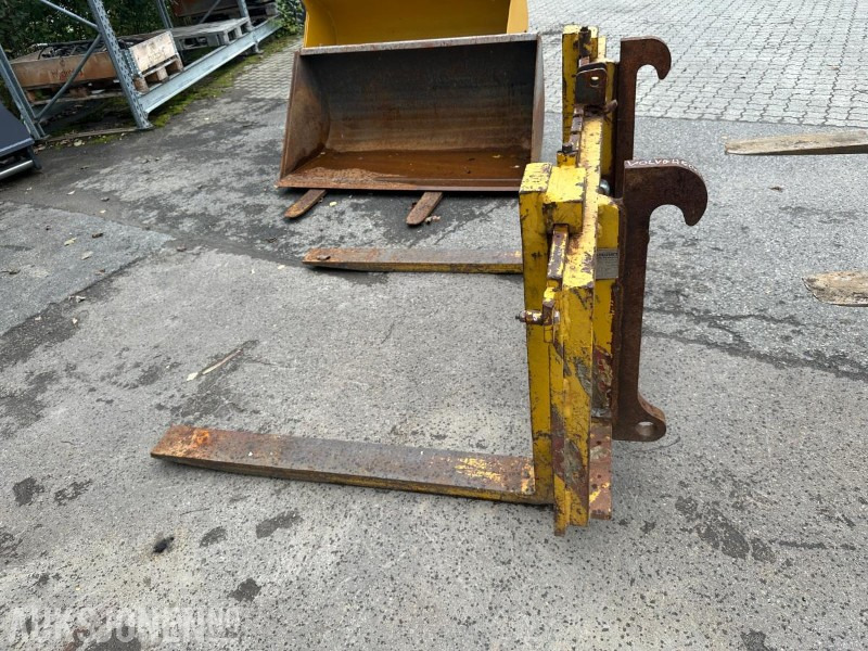 Gjerstad, Volvo Store BM Pallegaffel, Passer L-50 til L-120 - معدات البناء: صور 3 Gjerstad, Volvo Store BM Pallegaffel, Passer L-50 til L-120 - معدات البناء: صور 3