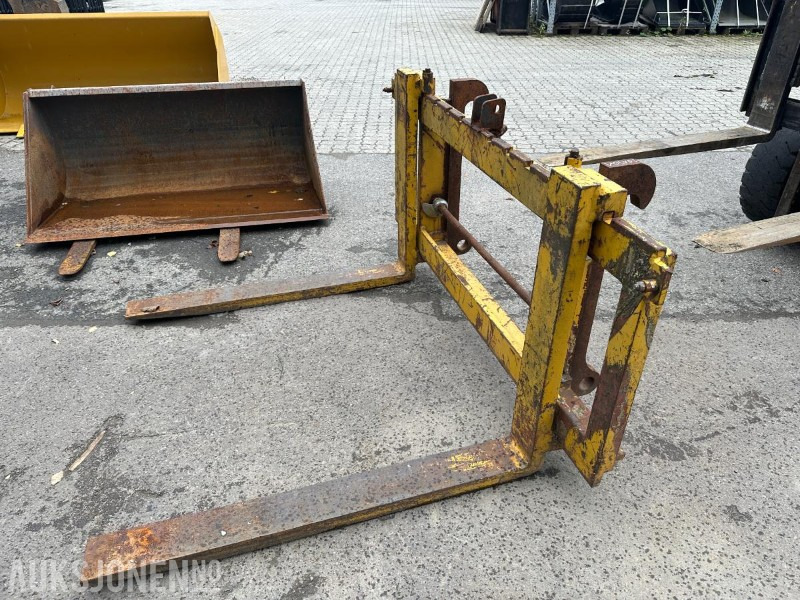 Gjerstad, Volvo Store BM Pallegaffel, Passer L-50 til L-120 - معدات البناء: صور 5 Gjerstad, Volvo Store BM Pallegaffel, Passer L-50 til L-120 - معدات البناء: صور 5