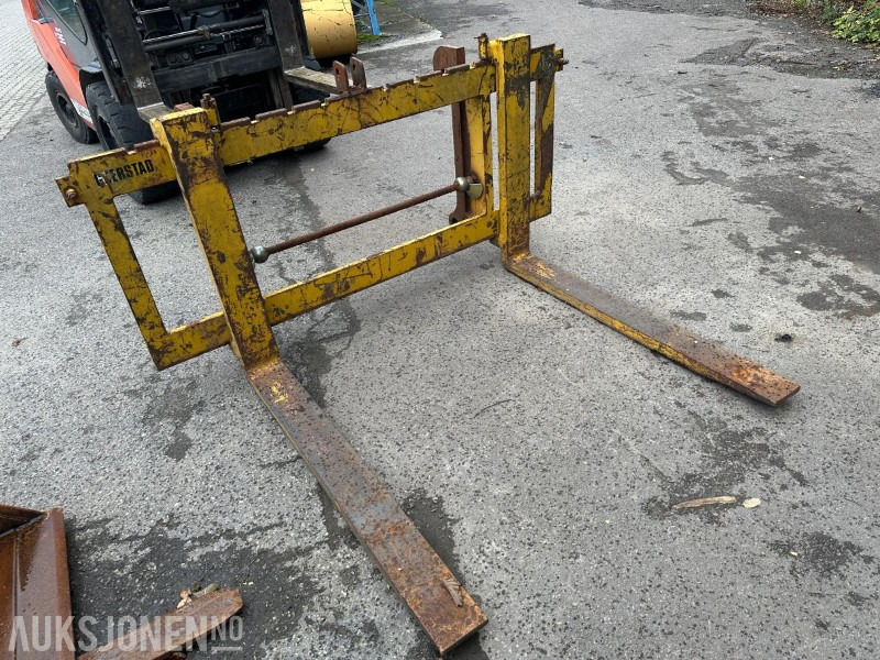 Gjerstad, Volvo Store BM Pallegaffel, Passer L-50 til L-120 - معدات البناء: صور 1 Gjerstad, Volvo Store BM Pallegaffel, Passer L-50 til L-120 - معدات البناء: صور 1