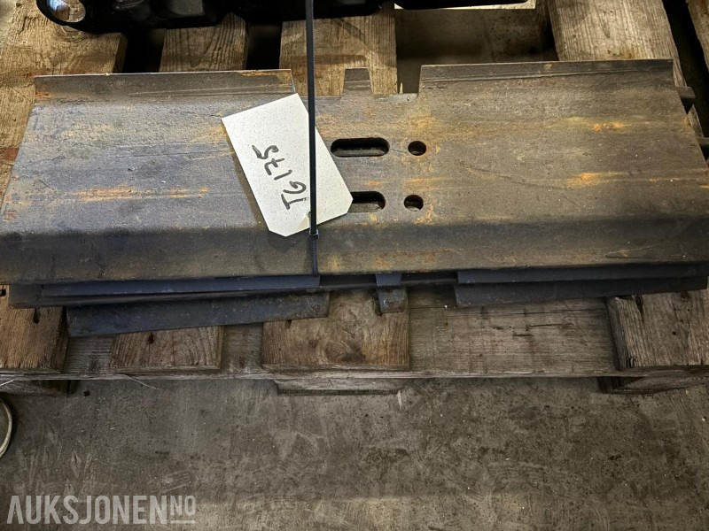 Komatsu PC138US belteplater - ملحقات - آلات البناء: صور 3 Komatsu PC138US belteplater - ملحقات - آلات البناء: صور 3