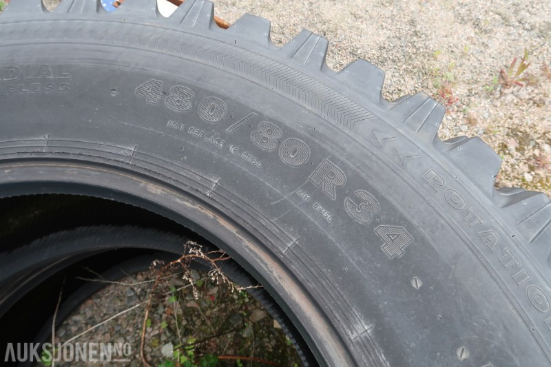 Nokian Tri-2 Piggdekk 480/80 R34 og hjulsett til Valtra - الآلات والماكينات الزراعية: صور 3 Nokian Tri-2 Piggdekk 480/80 R34 og hjulsett til Valtra - الآلات والماكينات الزراعية: صور 3