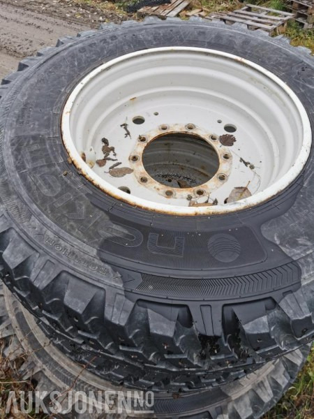 Nokian tri2 vinterhjul på felg - جرار: صور 5 Nokian tri2 vinterhjul på felg - جرار: صور 5