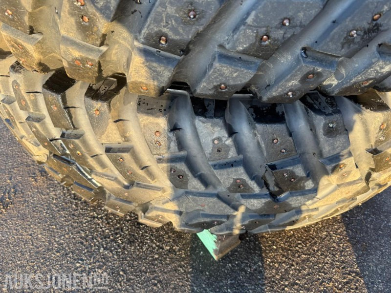 Nokian vinterdekk med pigg til traktor - الآلات والماكينات الزراعية: صور 3 Nokian vinterdekk med pigg til traktor - الآلات والماكينات الزراعية: صور 3