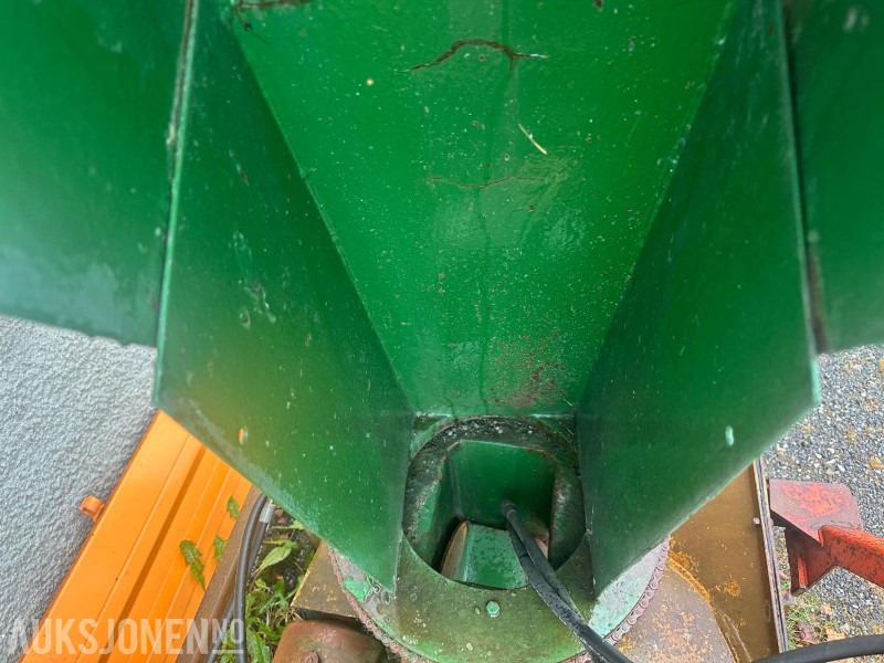 Øveraasen snøbas 200H - 2 trinns snøfres - الآلات والماكينات الزراعية: صور 4 Øveraasen snøbas 200H - 2 trinns snøfres - الآلات والماكينات الزراعية: صور 4