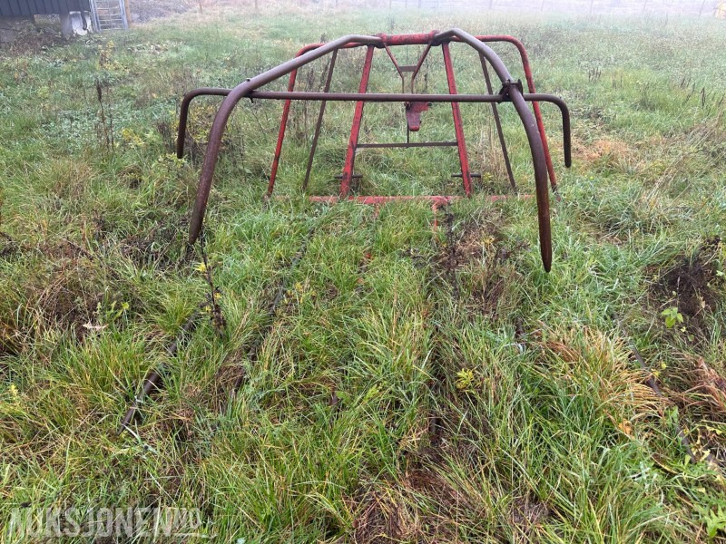 SELGES UTEN MINSTE PRIS! Høysvans – eldre modell – selges som den står - الآلات والماكينات الزراعية: صور 2 SELGES UTEN MINSTE PRIS! Høysvans – eldre modell – selges som den står - الآلات والماكينات الزراعية: صور 2