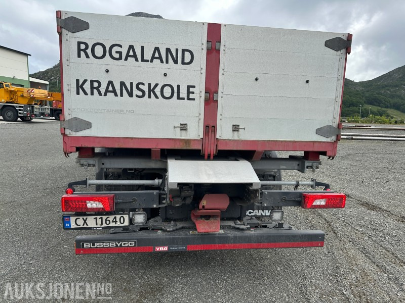 Scania R560 2022 – Kjøreskolebil m/ plan og containerpåbygg - شاحنة: صور 2 Scania R560 2022 – Kjøreskolebil m/ plan og containerpåbygg - شاحنة: صور 2
