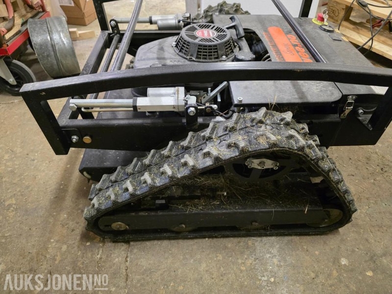 Serena LM-550 Fjernstyrt Plenklipper 9.hp Motor Med radio - الآلات والماكينات الزراعية: صور 2 Serena LM-550 Fjernstyrt Plenklipper 9.hp Motor Med radio - الآلات والماكينات الزراعية: صور 2