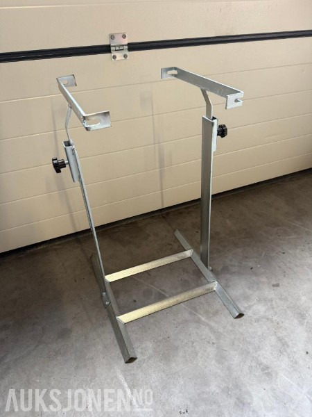 Stativ til 60/80l vedsekker - Nye! 10 stk. - الآلات والماكينات الزراعية: صور 2 Stativ til 60/80l vedsekker - Nye! 10 stk. - الآلات والماكينات الزراعية: صور 2