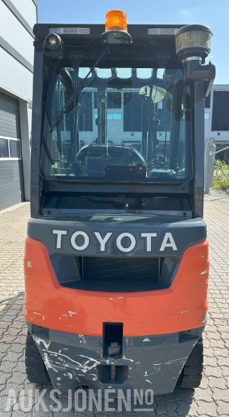 Toyota 42-8FDF15 - معدات المناولة: صور 3 Toyota 42-8FDF15 - معدات المناولة: صور 3