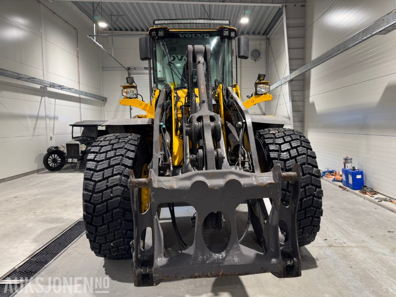 VOLVO L120F HJULLASTER MED SKUFFE, SENTRALSMØRING OG 2 SETT HJUL - اللودر بعجل: صور 3 VOLVO L120F HJULLASTER MED SKUFFE, SENTRALSMØRING OG 2 SETT HJUL - اللودر بعجل: صور 3