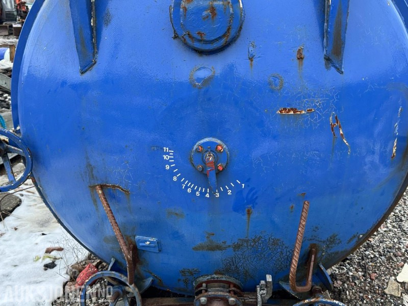 Vanntank på krokramme - معدات البناء: صور 5 Vanntank på krokramme - معدات البناء: صور 5