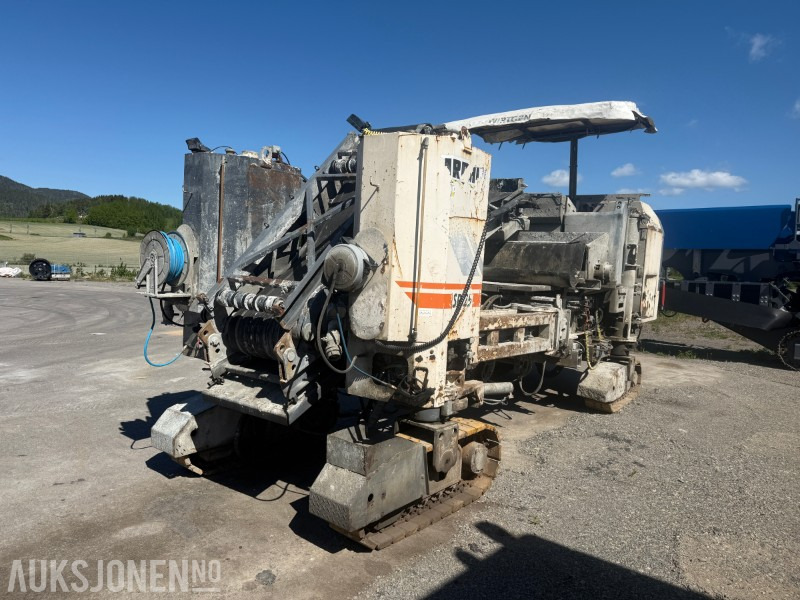 Wirtgen SP25 Glidestøpemaskin - 11688 Arbeidstimer - 118kW/158HP - معدات البناء: صور 1 Wirtgen SP25 Glidestøpemaskin - 11688 Arbeidstimer - 118kW/158HP - معدات البناء: صور 1