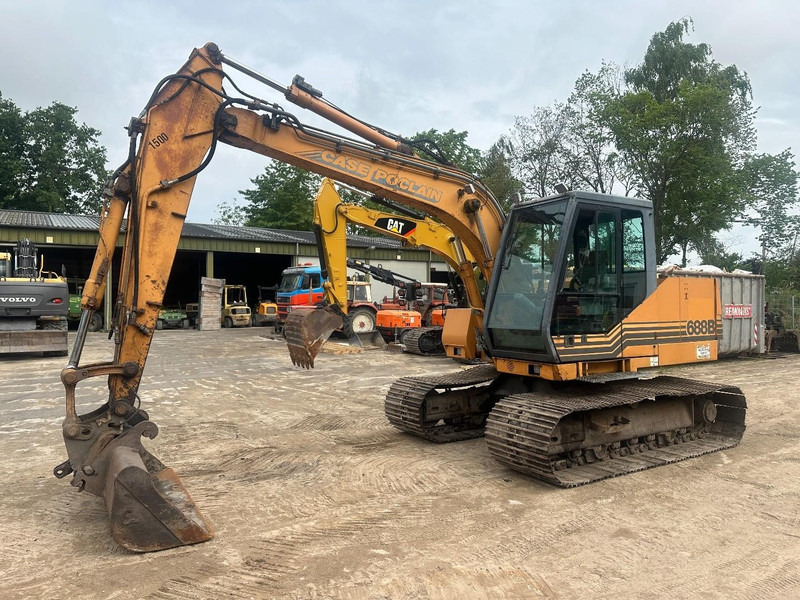 Case 688 B 16 ton - حفارات زحافة: صور 1 Case 688 B 16 ton - حفارات زحافة: صور 1