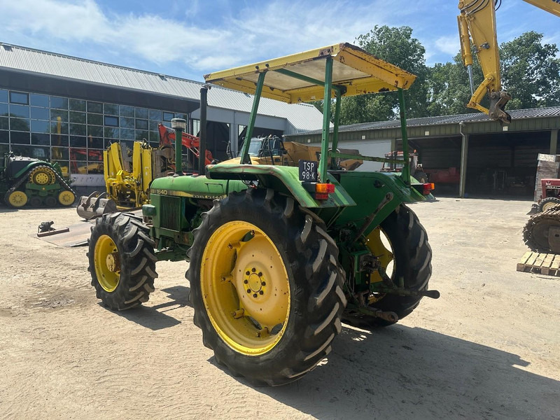 John Deere 1640 4x4 - جرار مع تطهير الأرض عالية: صور 5 John Deere 1640 4x4 - جرار مع تطهير الأرض عالية: صور 5