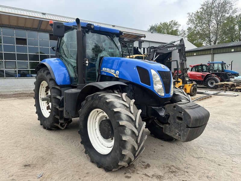New Holland T7.235 - جرار: صور 2 New Holland T7.235 - جرار: صور 2