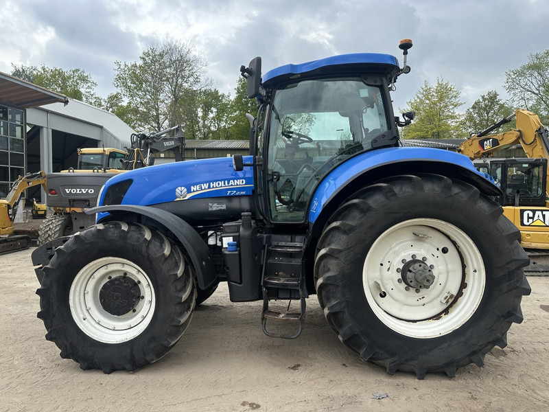 New Holland T7.235 - جرار: صور 3 New Holland T7.235 - جرار: صور 3