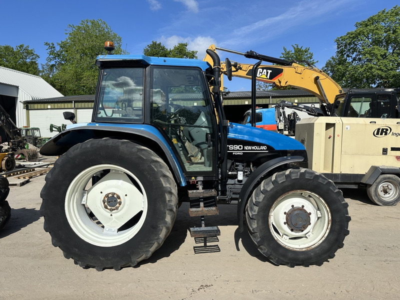 New Holland TS 90 - جرار: صور 5 New Holland TS 90 - جرار: صور 5