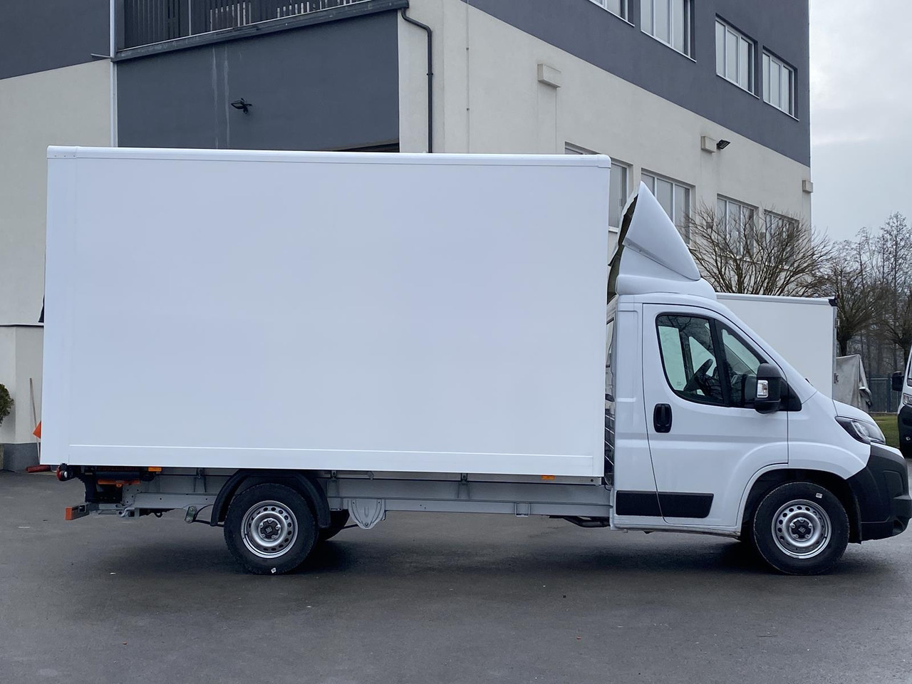 FIAT DUCATO L4 1+2, 180PS, 2.2L | ALU-BOX 4200mm + LADERAMPE + LAGER - الشاحنات الصغيرة صندوق مغلق: صور 2 FIAT DUCATO L4 1+2, 180PS, 2.2L | ALU-BOX 4200mm + LADERAMPE + LAGER - الشاحنات الصغيرة صندوق مغلق: صور 2