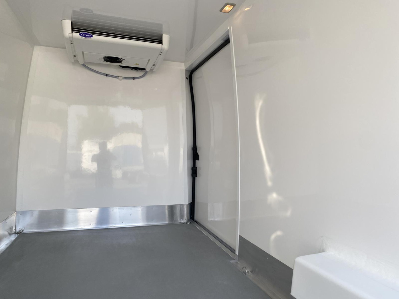 PEUGEOT BOXER L3H2 180PS CONFORT 335 / FRISCHDIENST BIS 0 + XARIOS 300 12-230V - الشاحنات الصغيرة المبردة: صور 3 PEUGEOT BOXER L3H2 180PS CONFORT 335 / FRISCHDIENST BIS 0 + XARIOS 300 12-230V - الشاحنات الصغيرة المبردة: صور 3