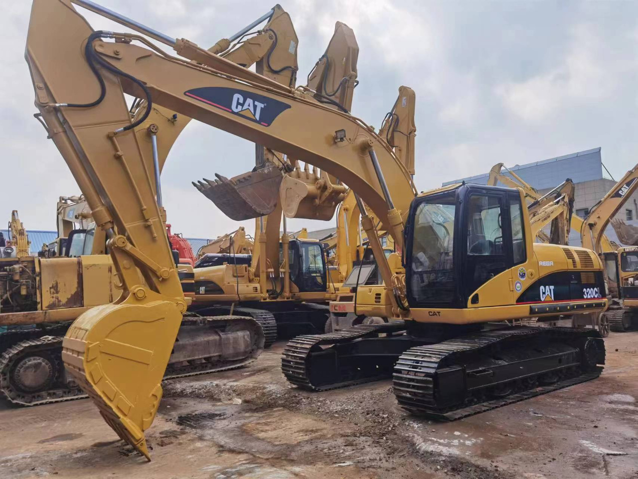 Caterpillar 320c 320cl used excavator CAT 320D 320D2 320D2L 320GC 320 crawler excavator - اللودر المجنزر: صور 4 Caterpillar 320c 320cl used excavator CAT 320D 320D2 320D2L 320GC 320 crawler excavator - اللودر المجنزر: صور 4