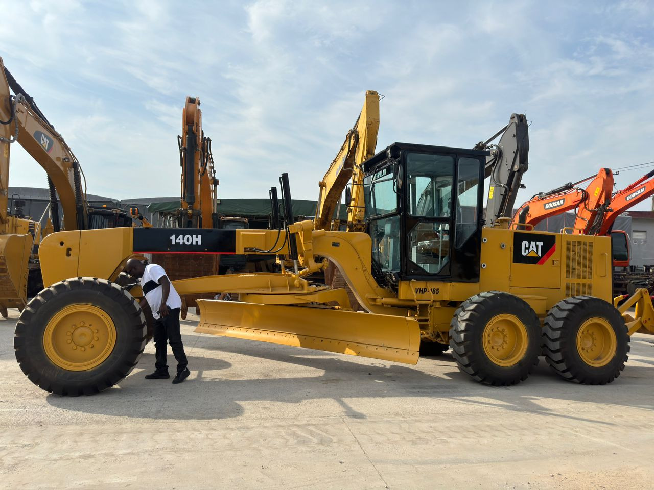 Caterpillar CAT 140 140H 140K Used Motor Grader Secondhand Graders for Sale - آلة تسوية الأرض: صور 1 Caterpillar CAT 140 140H 140K Used Motor Grader Secondhand Graders for Sale - آلة تسوية الأرض: صور 1