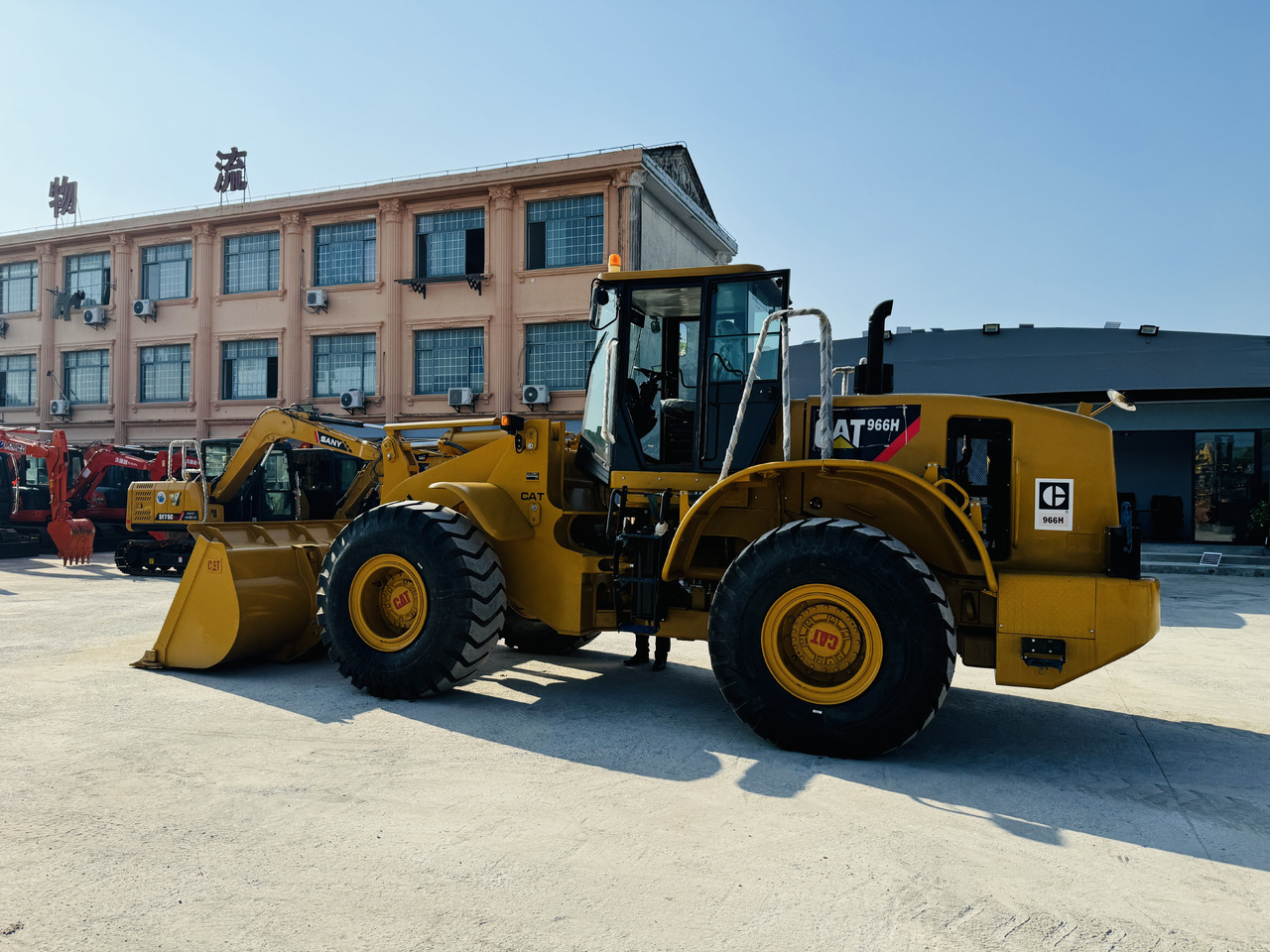 اللودر بعجل Caterpillar CAT 966 966H 966F 966G 6 Ton Used Wheel Loader and Similar Front Loaders Are Ready to Work: صور 6 اللودر بعجل Caterpillar CAT 966 966H 966F 966G 6 Ton Used Wheel Loader and Similar Front Loaders Are Ready to Work: صور 6