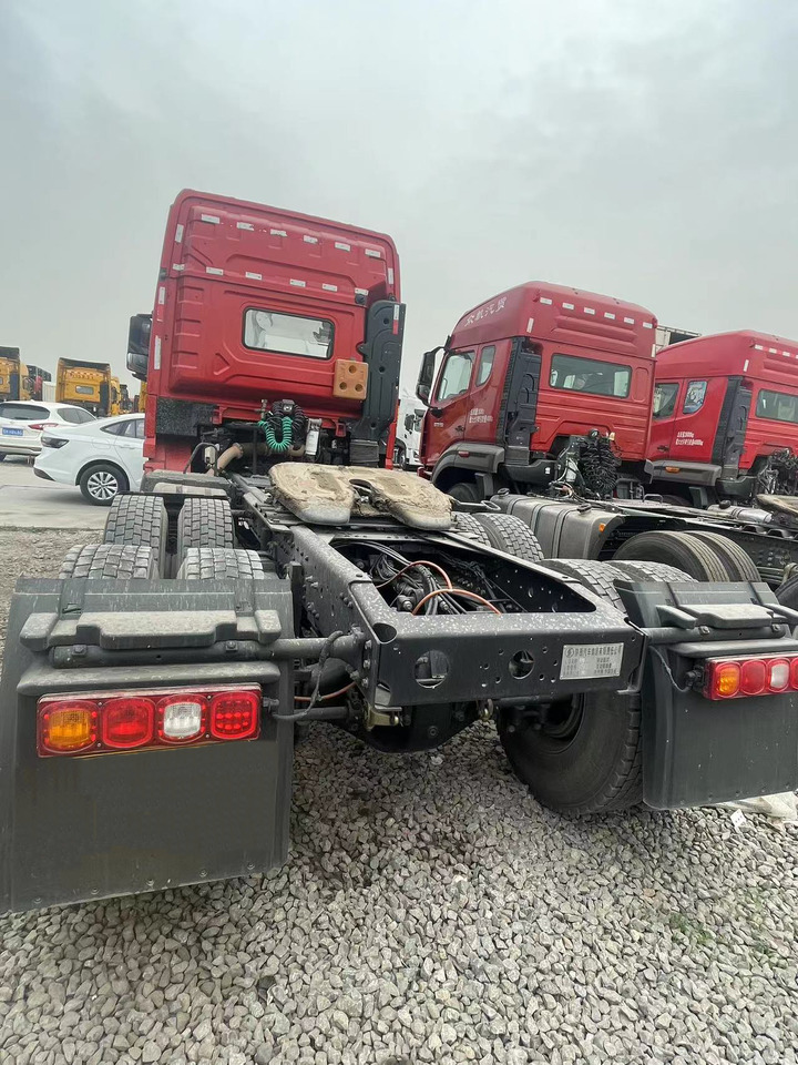 Schacman Slightly Used X3000 X5000 (6*4) Semi Truck head Truck Head Tipper Head - شاحنة جرار: صور 1 Schacman Slightly Used X3000 X5000 (6*4) Semi Truck head Truck Head Tipper Head - شاحنة جرار: صور 1