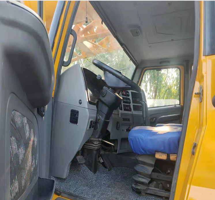 موبايل كرين XCMG 100 Ton used truck crane QY100 with 68 meter telescopic boom on sale: صور 13 موبايل كرين XCMG 100 Ton used truck crane QY100 with 68 meter telescopic boom on sale: صور 13