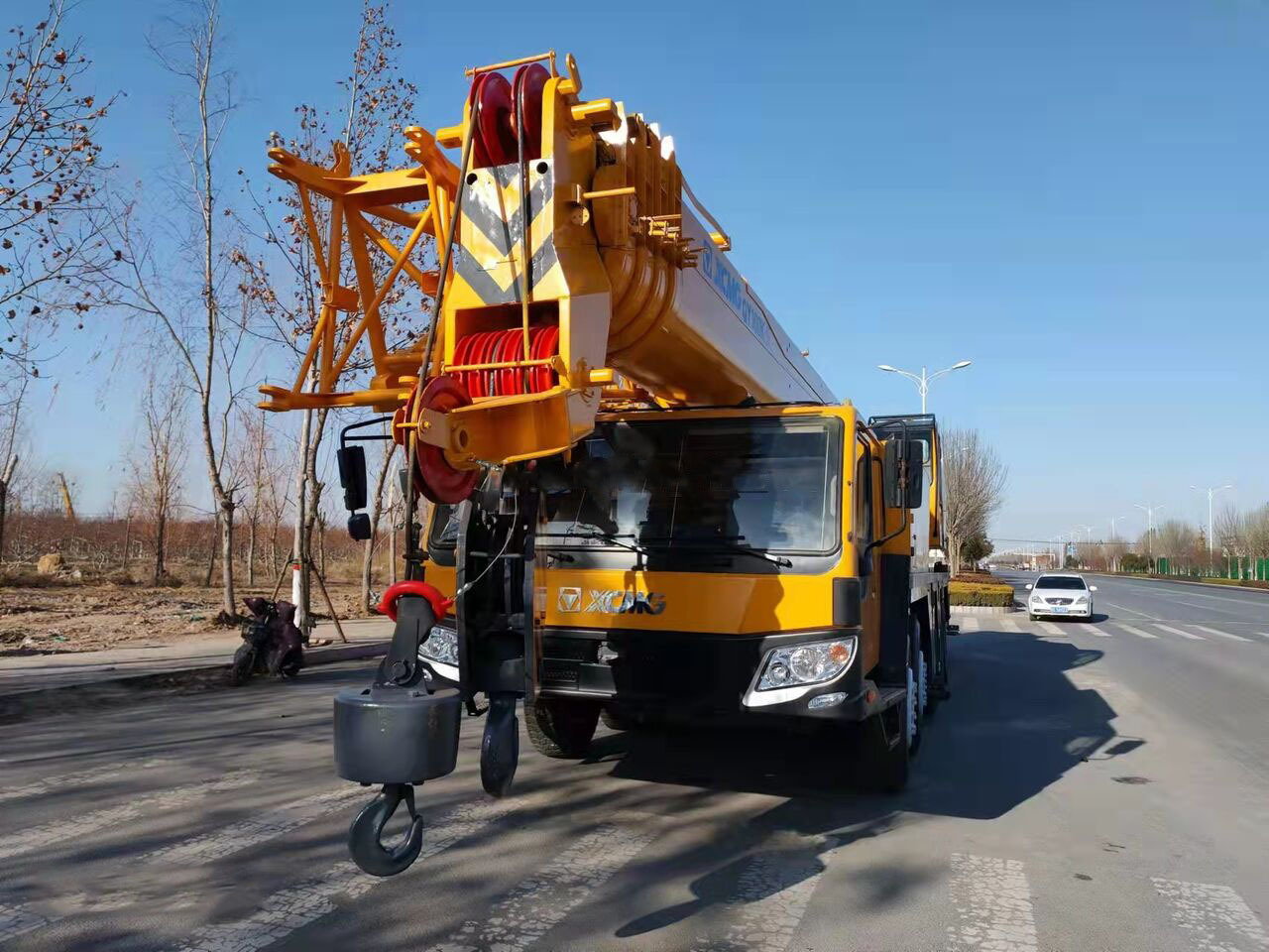 موبايل كرين XCMG 100 Ton used truck crane QY100 with 68 meter telescopic boom on sale: صور 6 موبايل كرين XCMG 100 Ton used truck crane QY100 with 68 meter telescopic boom on sale: صور 6