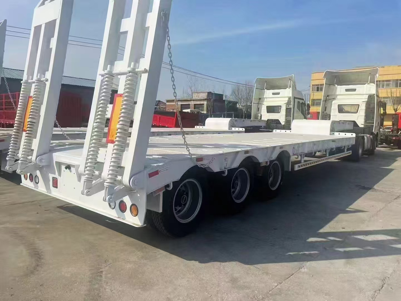 ZHICHENG Semi Flat Bed Low Bed Lowboy bed truck in New or Used Condition and various Size for Sale - عربة مسطحة منخفضة نصف مقطورة: صور 2 ZHICHENG Semi Flat Bed Low Bed Lowboy bed truck in New or Used Condition and various Size for Sale - عربة مسطحة منخفضة نصف مقطورة: صور 2
