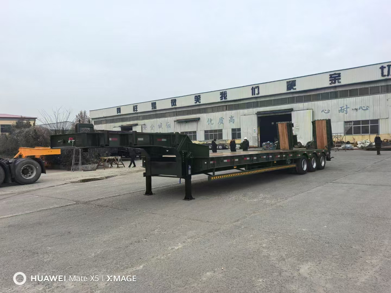 ZHICHENG Semi Flat Bed Low Bed in Length 8-16m with 3 4 Axles - عربة مسطحة منخفضة نصف مقطورة: صور 3 ZHICHENG Semi Flat Bed Low Bed in Length 8-16m with 3 4 Axles - عربة مسطحة منخفضة نصف مقطورة: صور 3