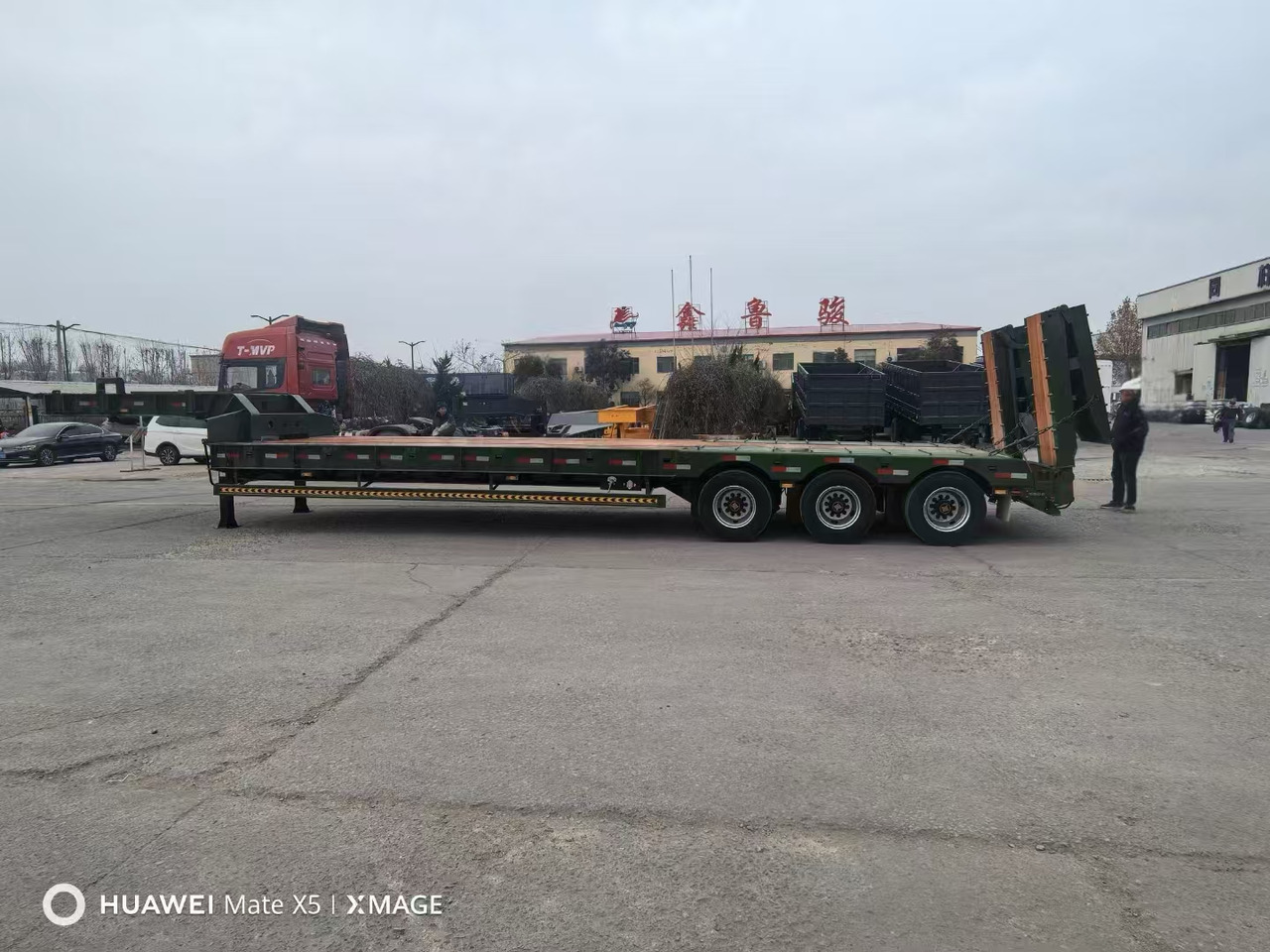 ZHICHENG Semi Flat Bed Low Bed in Length 8-16m with 3 4 Axles - عربة مسطحة منخفضة نصف مقطورة: صور 4 ZHICHENG Semi Flat Bed Low Bed in Length 8-16m with 3 4 Axles - عربة مسطحة منخفضة نصف مقطورة: صور 4