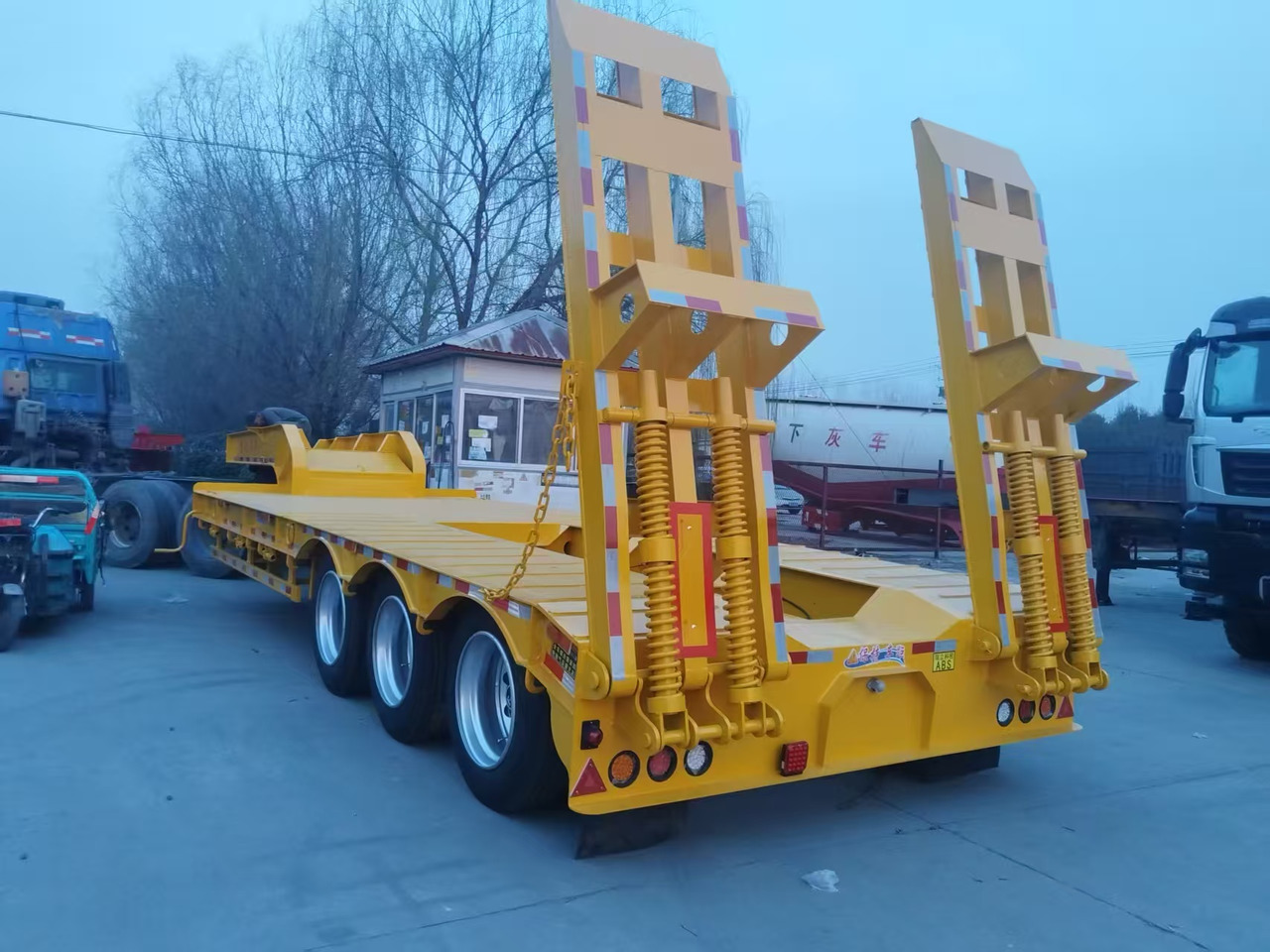 ZHICHENG Semi Flat Bed New or Used Low Bed in Length 8m,10,12m, 14m, 16m - عربة مسطحة منخفضة نصف مقطورة: صور 4 ZHICHENG Semi Flat Bed New or Used Low Bed in Length 8m,10,12m, 14m, 16m - عربة مسطحة منخفضة نصف مقطورة: صور 4