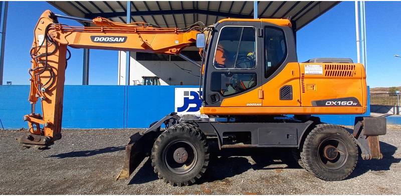 Doosan DX140W-3 - حفارة على عجلات: صور 1 Doosan DX140W-3 - حفارة على عجلات: صور 1