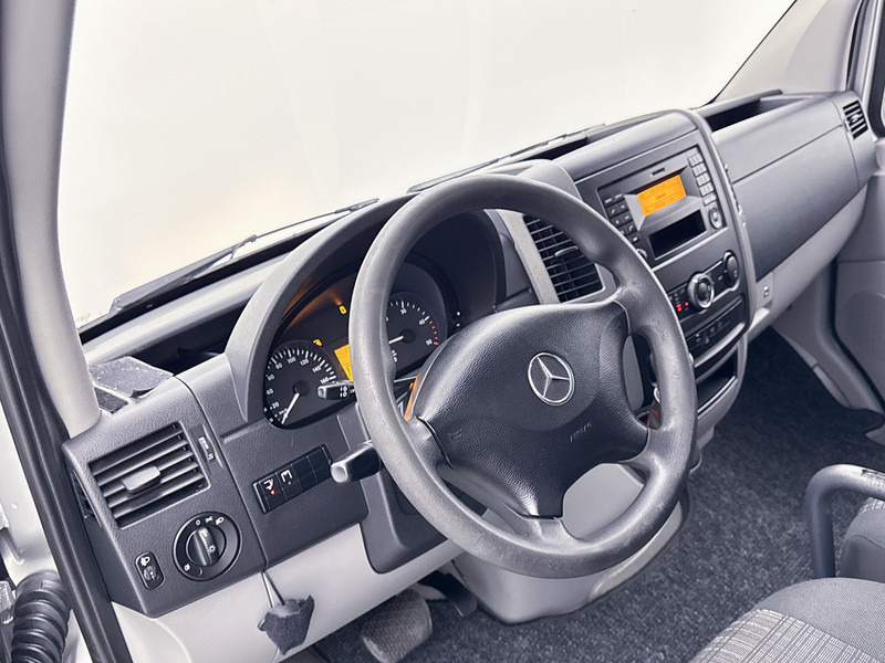 Mercedes-Benz Sprinter 316 2.2 CDI Bakwagen Meubelbak met Laadklep D'Hollandia Cruise Control Zijdeur - الشاحنات الصغيرة صندوق مغلق: صور 4 Mercedes-Benz Sprinter 316 2.2 CDI Bakwagen Meubelbak met Laadklep D'Hollandia Cruise Control Zijdeur - الشاحنات الصغيرة صندوق مغلق: صور 4