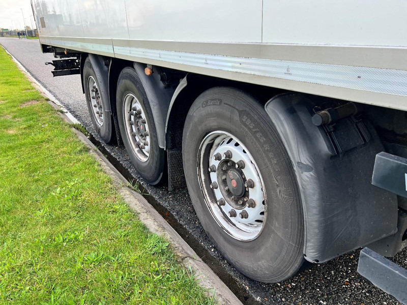 Kögel 3 assige koeloplegger Lift axle / Carrier Vector 1950 - مبردة نصف مقطورة: صور 4 Kögel 3 assige koeloplegger Lift axle / Carrier Vector 1950 - مبردة نصف مقطورة: صور 4