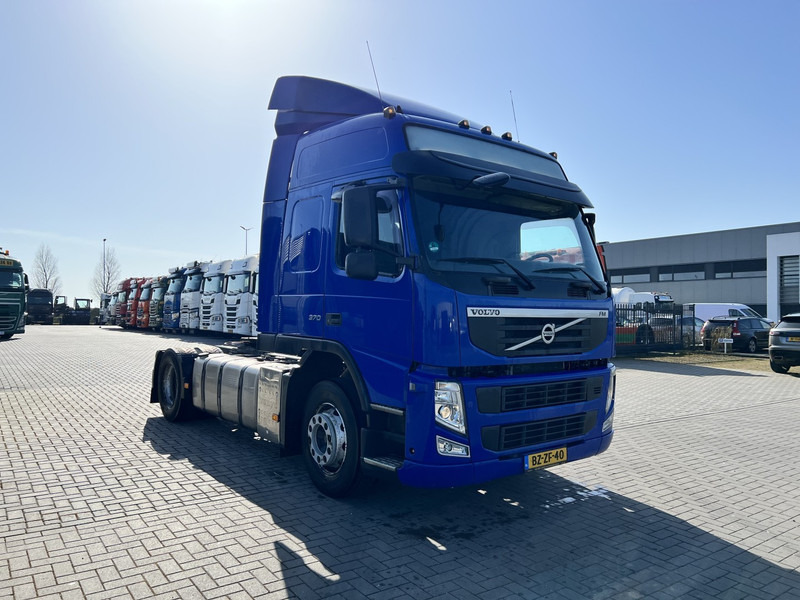 Volvo FM 370 4x2 trekker Globetrotter / Euro 5 /NEW TUV - شاحنة جرار: صور 3 Volvo FM 370 4x2 trekker Globetrotter / Euro 5 /NEW TUV - شاحنة جرار: صور 3
