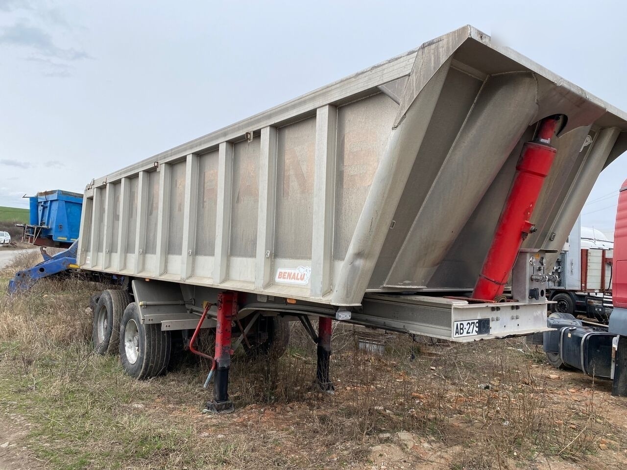 Benalu Bena Basculabila Agregate Aluminiu 2 PIECES AVALABILE - قلابة نصف مقطورة: صور 2 Benalu Bena Basculabila Agregate Aluminiu 2 PIECES AVALABILE - قلابة نصف مقطورة: صور 2