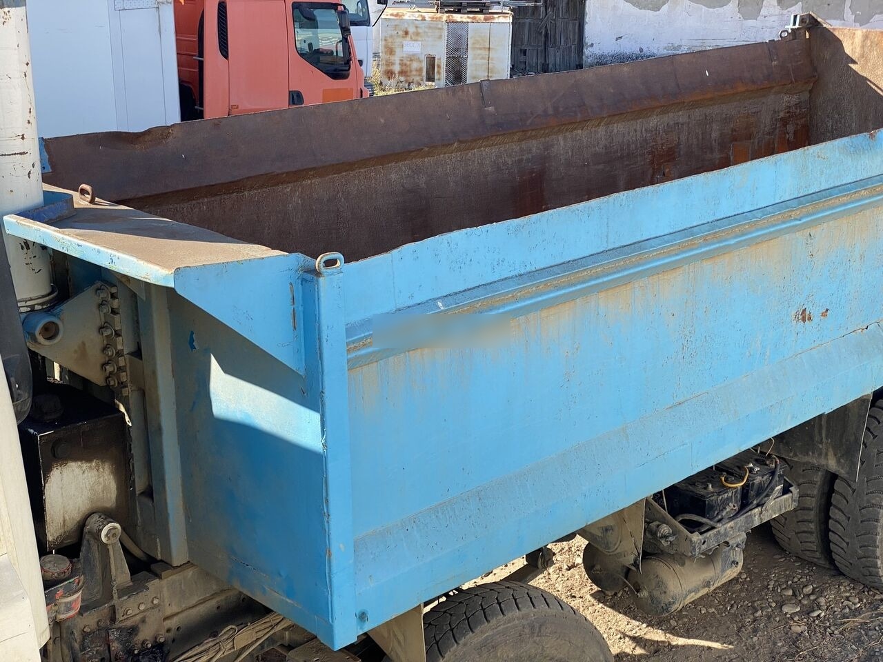 Hardox Bena basculabila cu semisasiu 7m : 8x4 - الجسم قلابة: صور 3 Hardox Bena basculabila cu semisasiu 7m : 8x4 - الجسم قلابة: صور 3